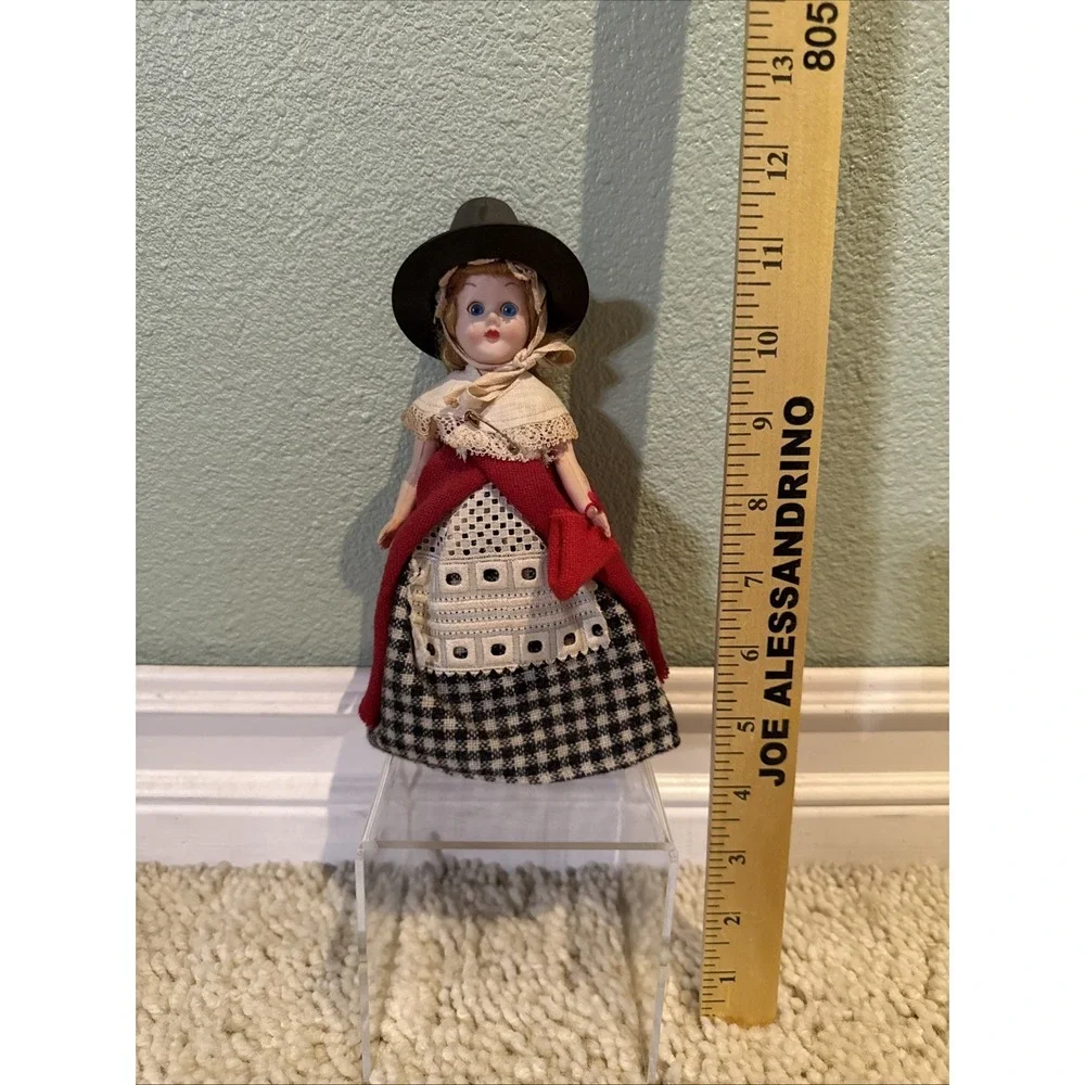 Antique Welsh Doll Eyes Close When On It's Back Excellent Condition
